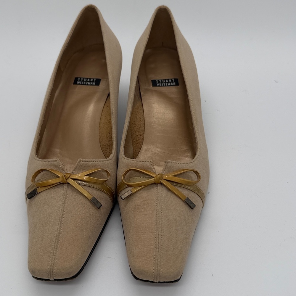 Stuart Weitzman Beige Flats with Gold Accents 8 1/2 B